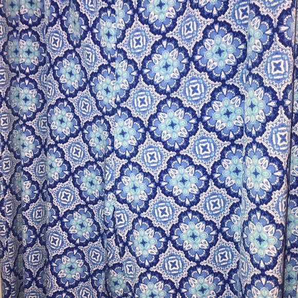 Gorgeous Ruby Rd. Capris - Picture 2 of 3